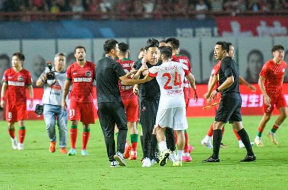 李思臻表示：“我曾私下问过他这个问题。